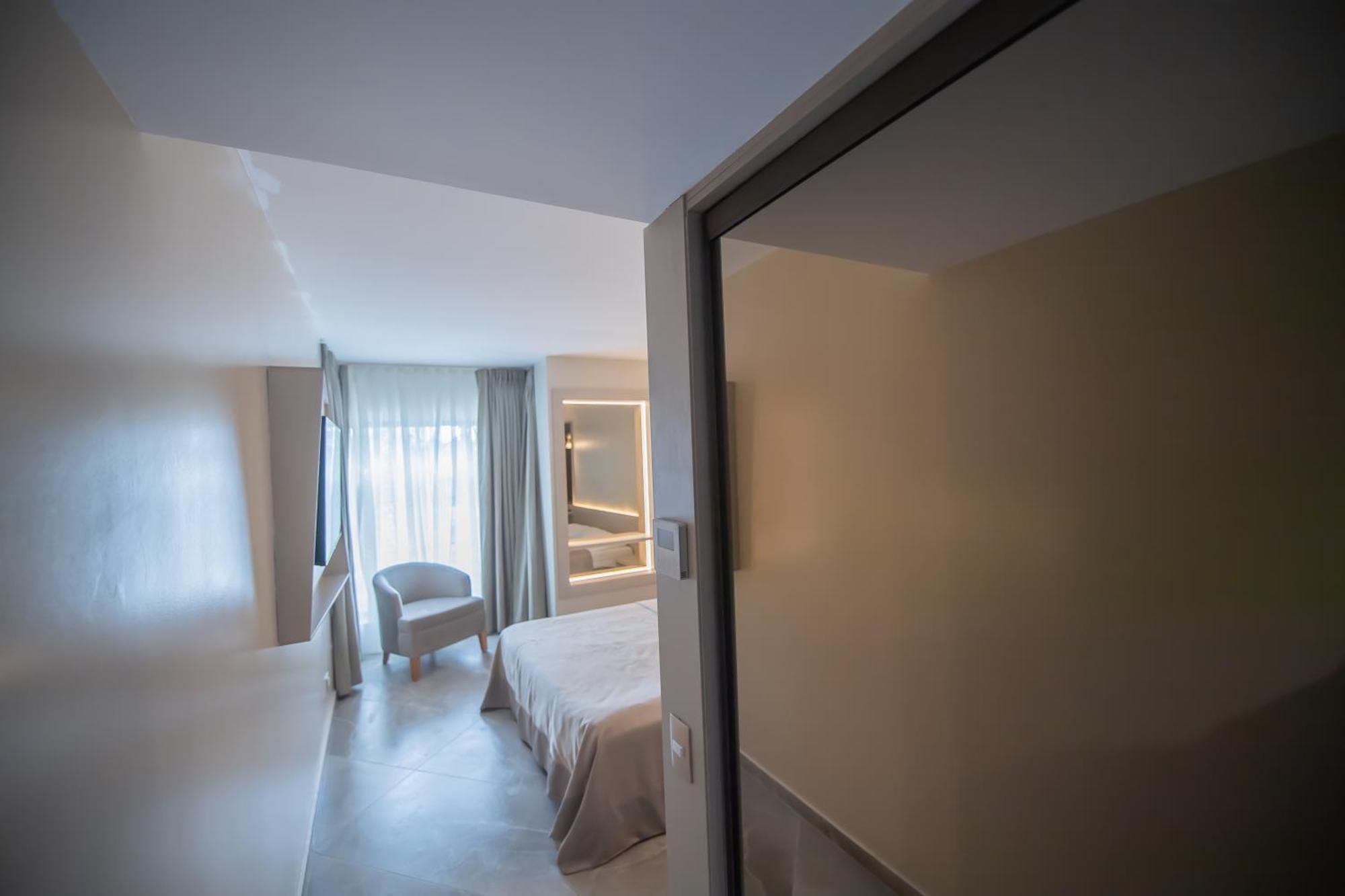 Hotel Atena*** ساتورْنْ المظهر الخارجي الصورة