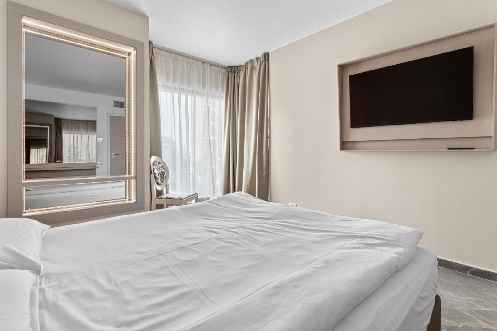 Hotel Atena*** ساتورْنْ المظهر الخارجي الصورة